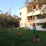 Apartment Karapataki